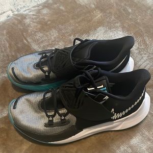 Mens sneakers Kyrie 3 low moon